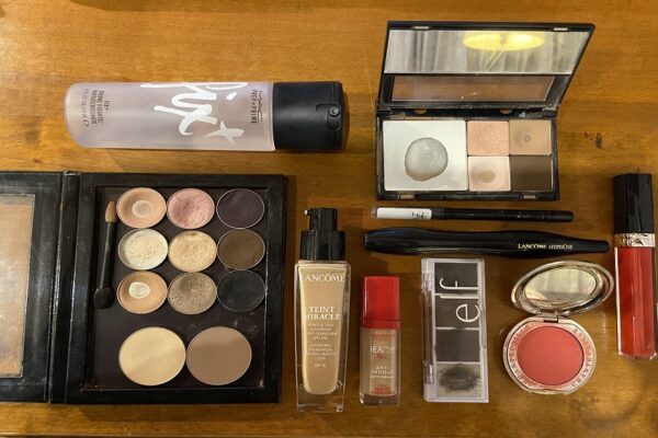 What To Carry In Your Everyday Makeup Kit